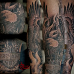 Tatuaggio realistico aquila e simbolo Harley Davidson