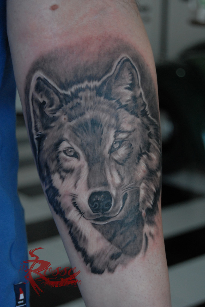 Tattoo lupo interno avambraccio in bianco e nero